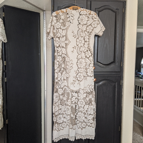 Vintage crochet duster with buttons. - Picture 2 of 3